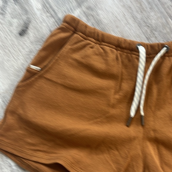 Vuori Sunnyside short in tumeric 😊❤️ - Picture 2 of 5